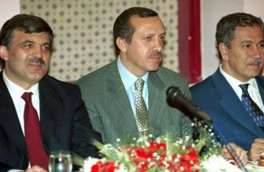 Bülent Arınç AK Parti'yi bu üçlü fotoğrafla kutlayıp mesaj verdi: İhtiyacımız olanlar bu temelde