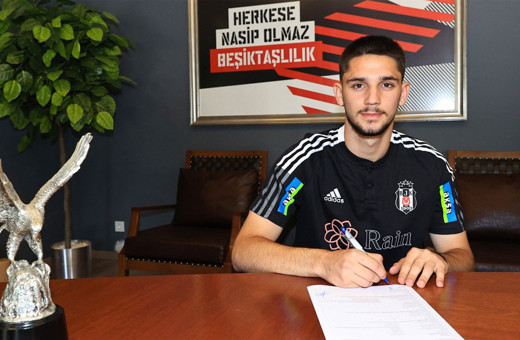 Beşiktaş, 18 yaşındaki Besar Gudjufi ile profesyonel sözleşme imzalandı