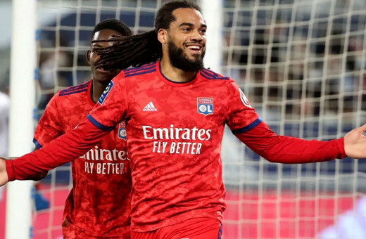 Beşiktaş Denayer'i bitiriyor! Menajeri tesislere geldi