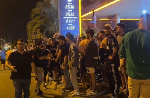 Trabzonspor taraftarı FC Kopenhag futbolcularını uyutmadı