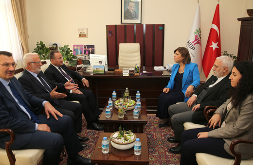 AKP'nin HDP ziyareti ne iş? Mehmet Ali Cevheri asıl niyeti canlı yayında itiraf etti herşey oy için