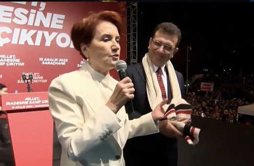 Saraçhane'de hiç biri bunu yapmadı Meral Akşener "Gitme Ekrem yanımda dur'