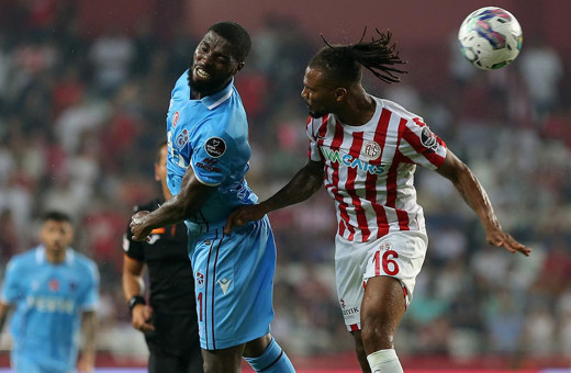 Trabzonspor, sahasında Fraport TAV Antalyaspor'u 2-0 mağlup etti