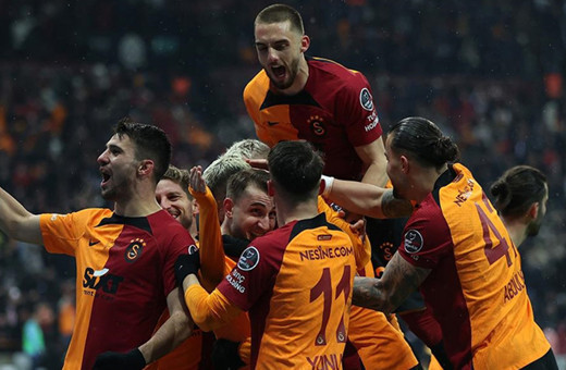 Lider seriye bağladı! Galatasaray derbide Trabzonspor'u 2 golle devirdi