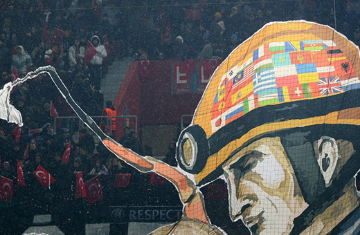 Trabzonspor'un deprem temalı koreografisi beğeni topladı