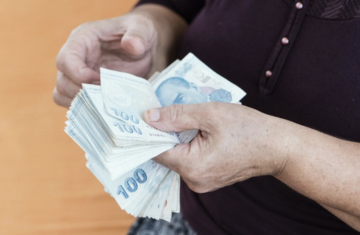 Erdoğan bayram öncesi emekliye müjdeleri patlattı! Hem ikramiye hem de ihtiyaç kredisi