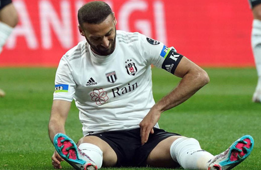 Beşiktaş'a Cenk Tosun şoku! Yıldız golcü oyuna devam edemedi