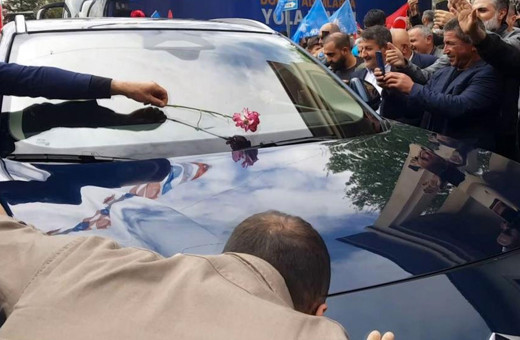 Tokat ilk kez Togg ile tanıştı Togg’u karşısında gördü eğilip kaputunu öptü