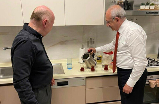 Kemal Kılıçdaroğlu, 'Karı gibi...' pankartına mutfaktan fotoğraf paylaşarak yanıt verdi