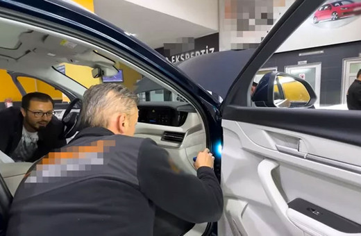 Togg'u ekspertize soktular! Boyası ve bağlantılar nasıl çıktı? Ekspertiz ustası mühür detayına şaşırdı