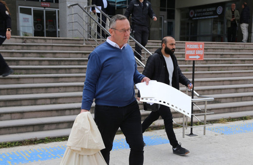 Sandık kurulu başkanlarına seçimde kullanılacak malzeme torbaları dağıtıldı