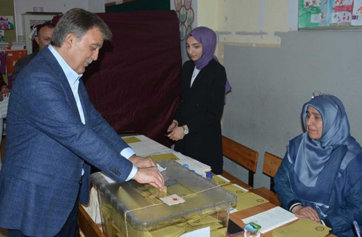 11. Cumhurbaşkanı Abdullah Gül, İstanbul'da oyunu kullandı