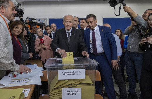 MHP Genel Başkanı Devlet Devlet Bahçeli oyunu Ankara'da kullandı.