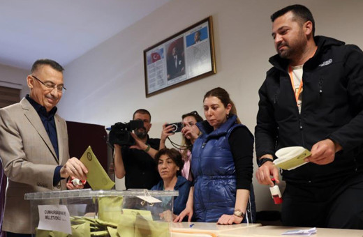 Cumhurbaşkanı Yardımcısı Oktay oyunu Ankara'da kullandı