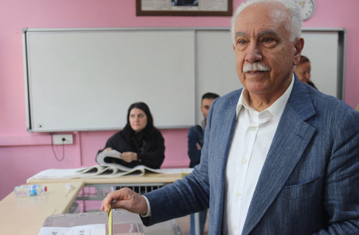 Doğu Perinçek oyunu İstanbul'da kullandı