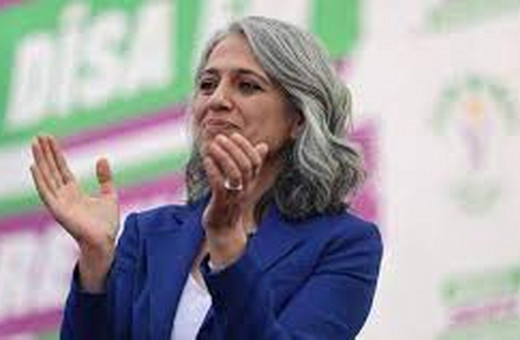 Yeşil Sol Parti Eş Sözcüsü Uçar, İstanbul'da oyunu kullandı