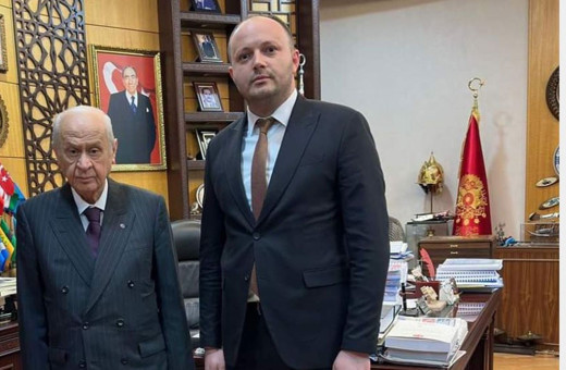 MHP'den 54 yıl sonra bir ilk! Mazbatasını aldı