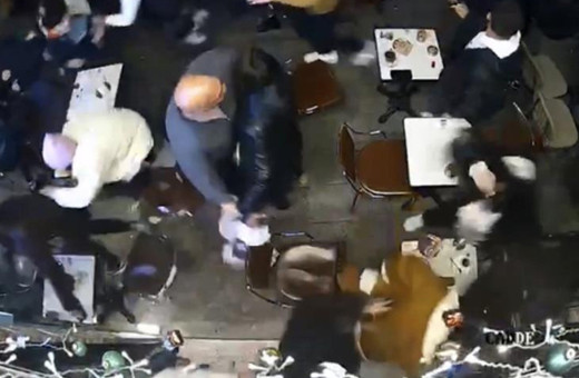 Galata'da dehşet anları! Çığlık çığlığa kaçarken birbirlerini ezdiler