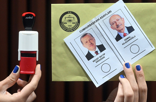 CHP Çınarcık eski İlçe Başkanı sandığa iki zarf attı! O sandıkta oy yakılacak