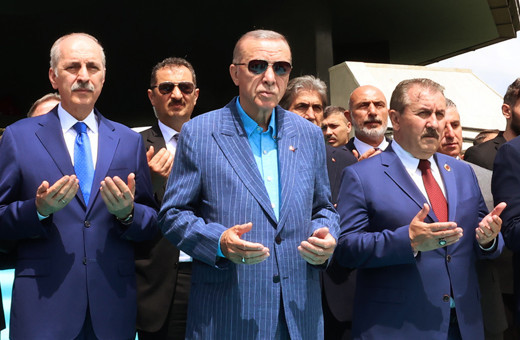 Cumhurbaşkanı Erdoğan, Adnan Menderes'in anıt mezarını ziyaret etti