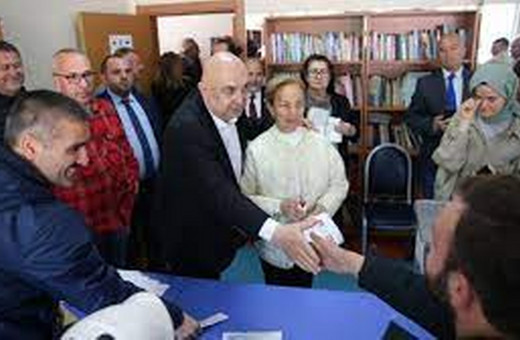 CHP Grup Başkanvekili Özkoç, oyunu Sakarya'da kullandı