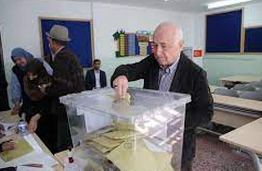 Eski TBMM Başkanı Cemil Çiçek oyunu kullandı