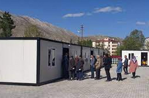 Deprem bölgesinde vatandaşlar sandık başına gitti