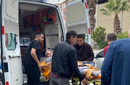Edirne ve Kırklareli'nde bazı vatandaşlar oy kullanacakları okullara ambulansla geldi