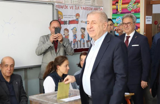 Zafer Partisi Lideri Ümit Özdağ oyunu Ankara'da kullandı