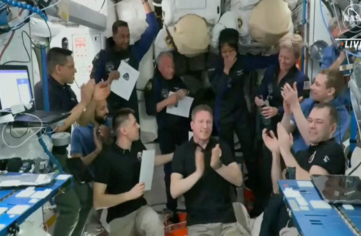 Suudi astronotların da bulunduğu uzay mekiği Ax-2, dünyaya döndü