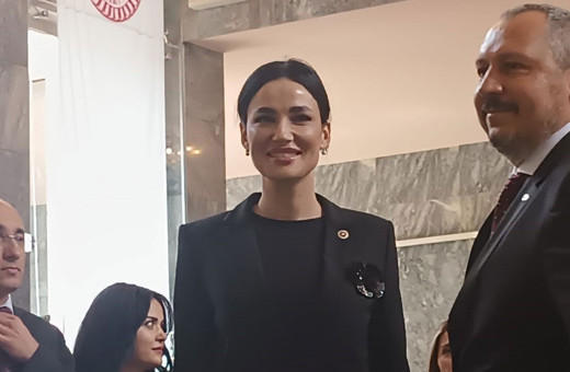 2006 Türkiye güzeli Seda Sarıbaş milletvekilliği kaydını yaptırdı