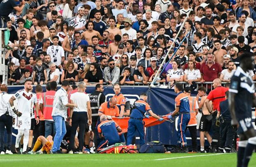 Bordeaux-Rodez maçı taraftarın futbolcuya saldırması nedeniyle tatil edildi!