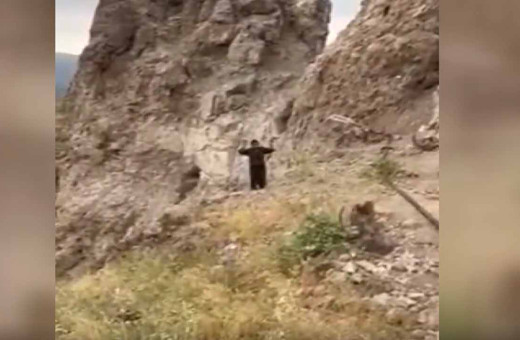 Bakanlık görüntüleri paylaştı! Biri kadın 2 terörist böyle teslim oldu