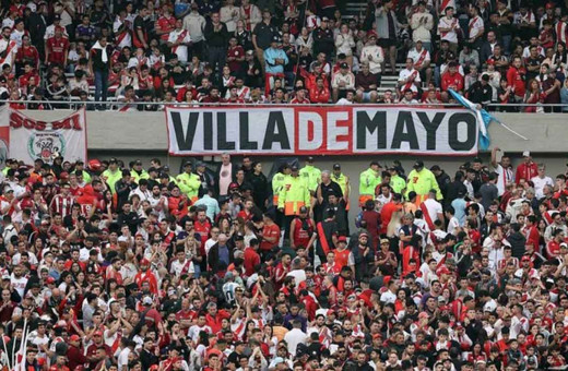 River Plate Defensa maçında acı olay! Metrelerce yükseklikten düştü, hakem maçı tatil etti!