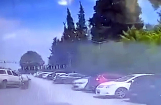 Adana'da kamyonet motosiklete böyle çarptı!