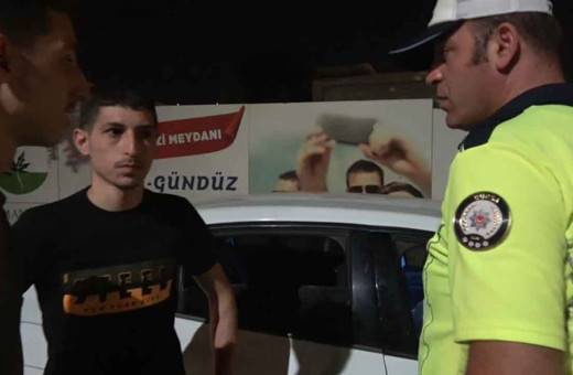 Drift yapmaktan ehliyetine el konulmuştu...Polislerle böyle pazarlık yaptı