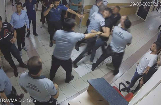 Nevşehir'de dehşete düşüren olay! Hayatını kurtaran sağlıkçılara hastanede saldırdı: O anlar kamerada!