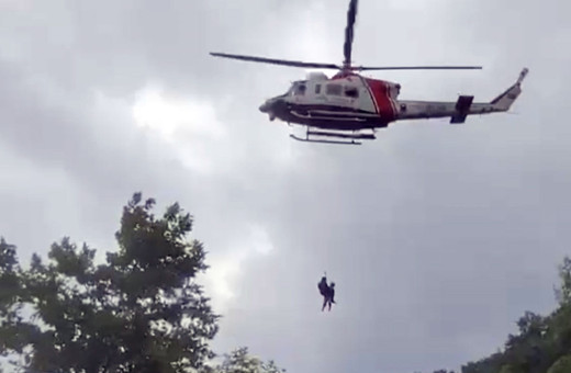 İstanbul Şile'de selde mahsur kalan 2 kişi helikopterle kurtarıldı!