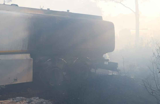 Hatay'daki yangından sıcak görüntüler: Su tankeri alevlerin içerisinde kaldı!