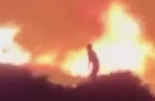 Çeşme'de ormanı yakan kundakçı alevlerin arasında kameraya yakalandı! İşte o anlar