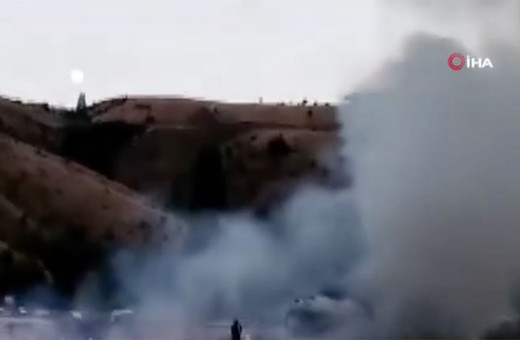 Ankara'da elektrik telleri faciaya sebep oldu! Saman yüklü kamyon alev aldı!