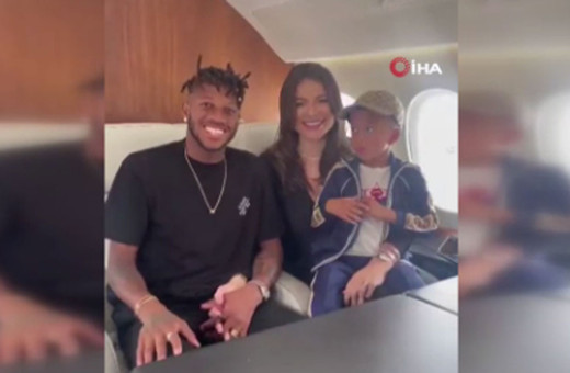 Fred ailesiyle İstanbul yolunda uçakta sarı lacivertli taraftara mesaj gönderdi