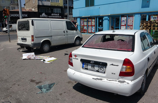 Kayseri'de freni patlayan kamyonet facia yarattı! Önce 4 araca, ardından yayaya çarptı