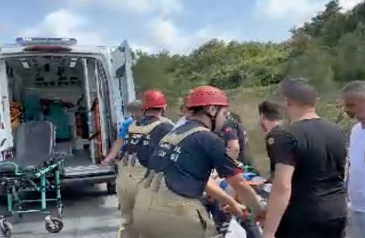 Arnavutköy'de takla atarak 20 metre sürüklenen araçtan fırlayan sürücü şoka girdi!