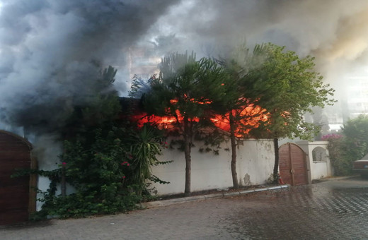 Marmaris'te otelin bahçesi alev alev yandı!