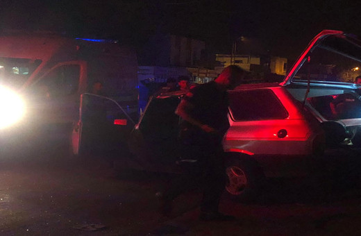 Adana'da kontrolden çıkan otomobil iş yerine girdi: 5 yaralı