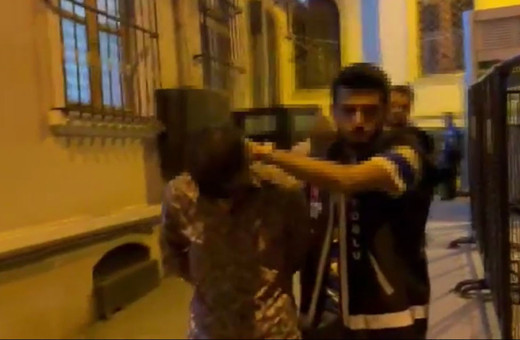 Filmleri aratmayan dolandırıcılık! İş adamından aldıkları 60 bin doları sahteleriyle değiştirdiler