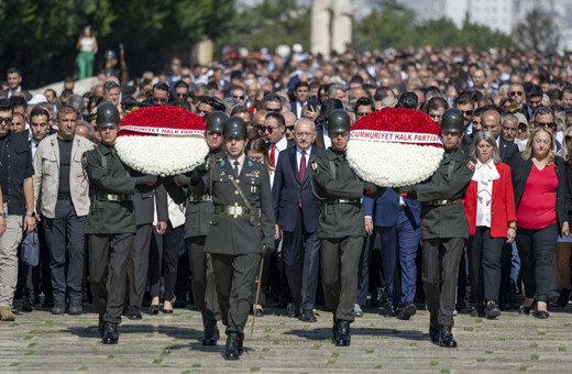 Kılıçdaroğlu 1922 kişiyle Anıtkabir'e çıktı! CHP 100. yılını kutluyor