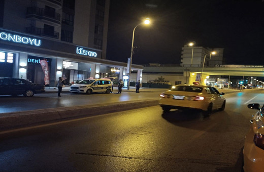 Kartal'da kaza dehşeti kameralarda! Ticari taksi ve motosiklet çarpıştı: 2 ağır yaralı