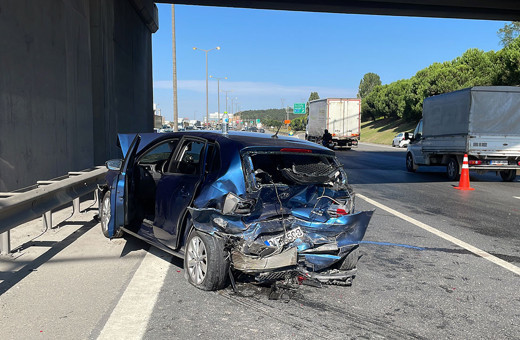Pendik'te feci zincirleme kaza!  4 araç birbirine girdi: 2 yaralı
